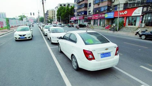 來看鄭州首創(chuàng)“內(nèi)嵌式”停車位長(zhǎng)啥樣？