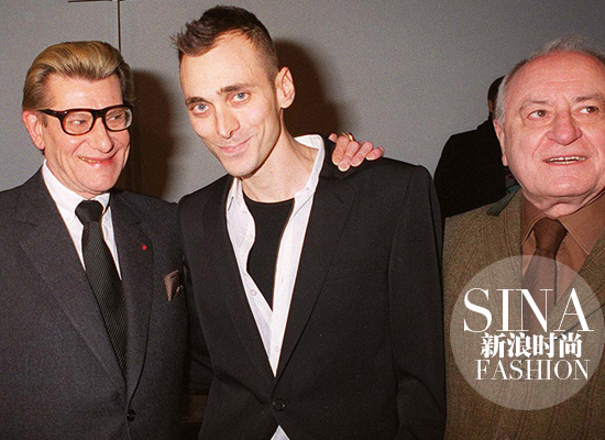 Yves-Saint-Laurent、Hedi-Slimane、Pierre-Bergé在Dior后臺的合影