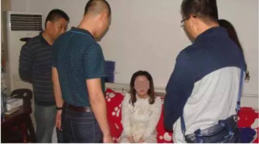 警方抓捕嫌疑人龐某衛(wèi)現(xiàn)場。警方供圖