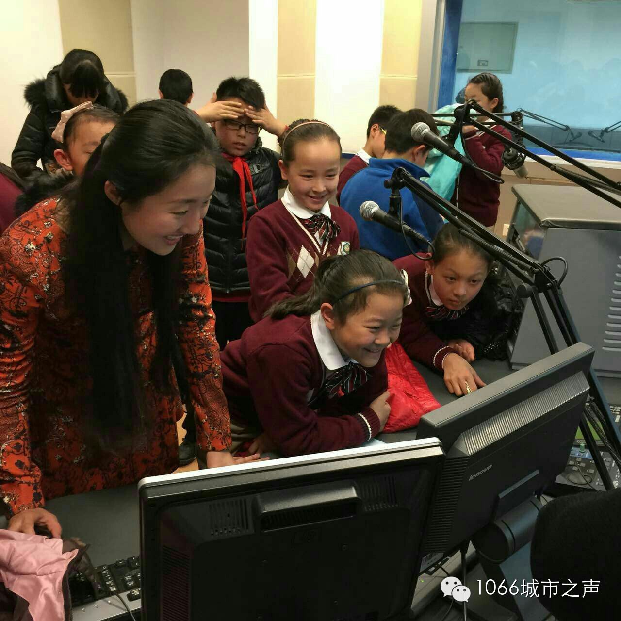 “好激動(dòng)，好激動(dòng)”！天天上學(xué)、放學(xué)都從廣播大廈經(jīng)過，今天終于進(jìn)來了！