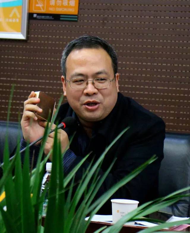 看看上面這位，就是我們1066最紅的男人——付總。
