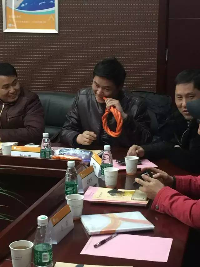 小編想問一下咬膠管的孫老師，優(yōu)質(zhì)膠管的口感如何呢？