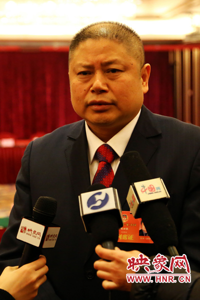 全國政協(xié)委員，河南弘昌集團(tuán)、信陽毛尖集團(tuán)董事長陳世強(qiáng)
