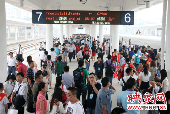 自6月25日鄭焦城際鐵路開通以來，客流量遠遠超出預期。