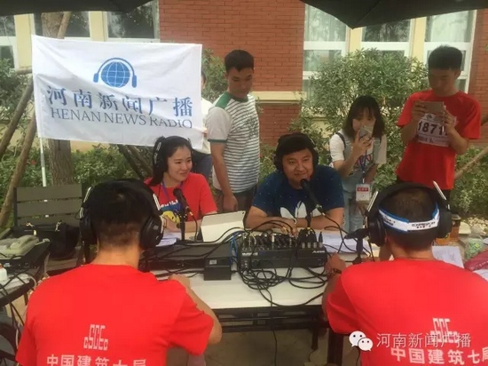 直播間被圍觀群眾包圍啦，是不是沒有看過我們的直播？