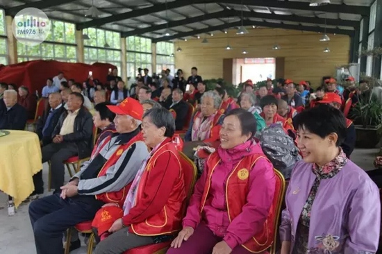 臺(tái)上展風(fēng)采，臺(tái)下笑開懷