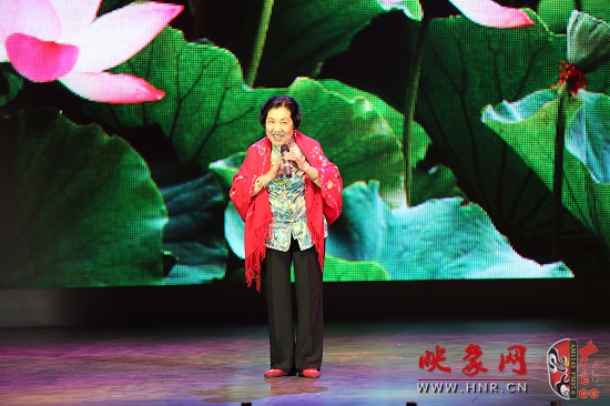 著名越調(diào)表演藝術(shù)家、越調(diào)皇后毛愛蓮演唱《白奶奶醉酒》選段“好一個(gè)俊俏的趙鳳英”