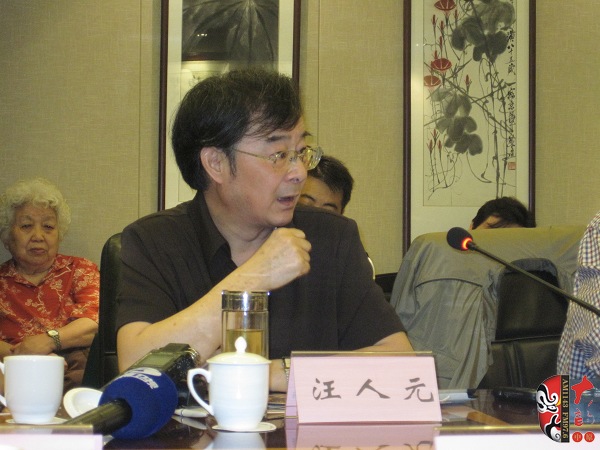 中國戲曲音樂學會副會長、江蘇省劇協(xié)主席汪人元