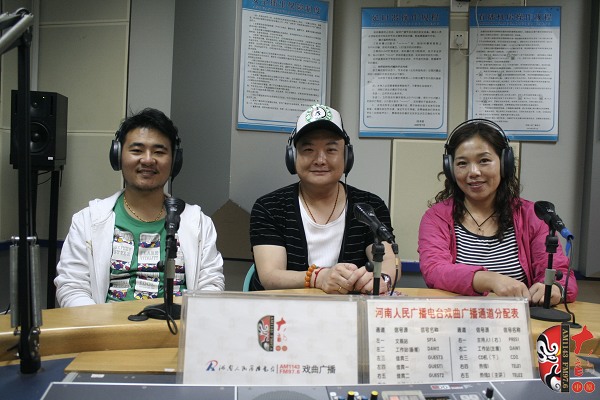 河南方言話語(yǔ)《老湯》主演、著名青年表演藝術(shù)家范軍等正在直播中。。。