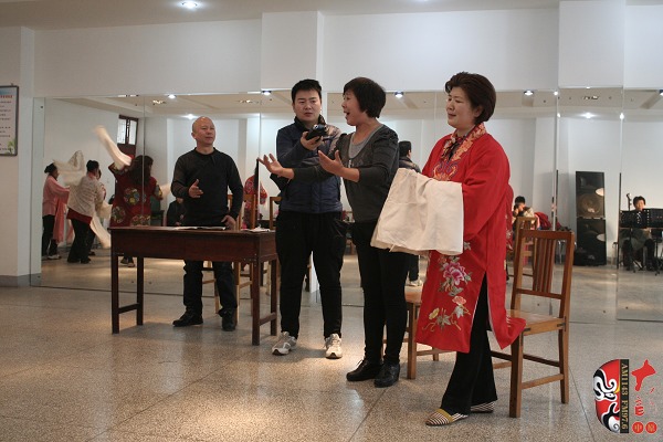著名戲曲節(jié)目主持人、河南電臺(tái)戲曲廣播當(dāng)家小生月陽(yáng)錄制現(xiàn)場(chǎng)花絮