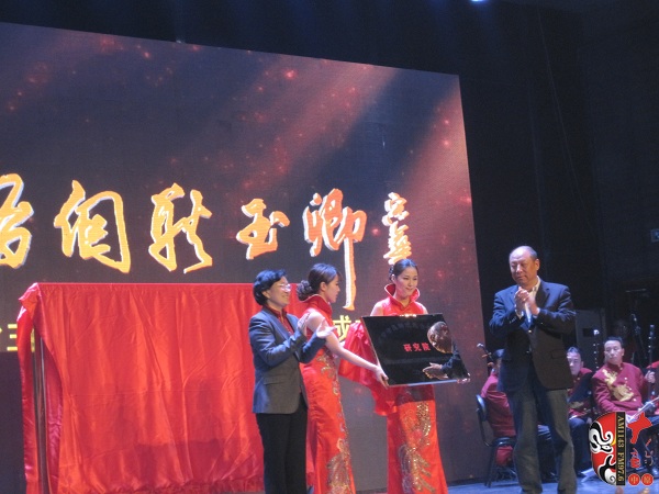 省委組織部副部長(zhǎng)、人力資源和社會(huì)保障廳廳長(zhǎng)楊盛道，省文化廳廳長(zhǎng)楊麗萍為玉卿戲曲音樂(lè)藝術(shù)研究院揭牌
