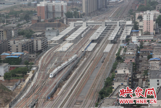 本次運行試驗由2列CRH2A型動車組擔當，計劃試驗速度為每小時200公里。