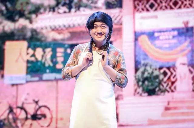 小品《那些年我們錯(cuò)過的一支舞》，主播樂天、張嵩的裝扮你給打幾分？