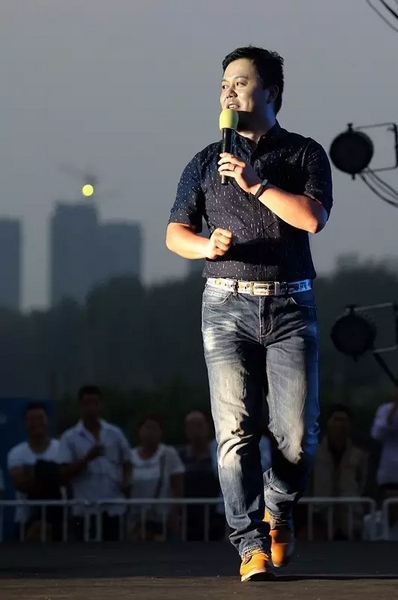莫非此刻是在向前走還是向后移？