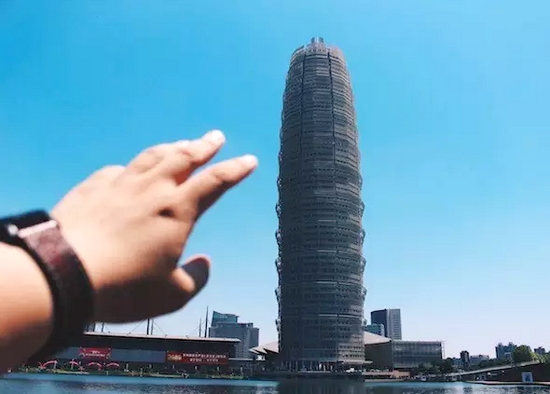鄭州的新高度，鄭州會(huì)展賓館，高280米。