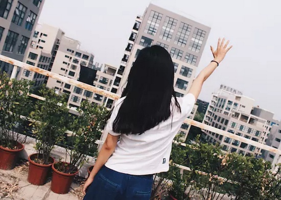 你問我要去向何方，我指向天空的方向。