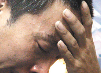 10歲方姓男童遭割喉殺害，父親淚流不止說，小兒子走了，他不知道該如何活下去。 臺灣《聯(lián)合報》