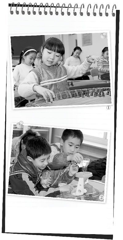 　圖1：鐵路五小古箏社團(tuán)的孩子們正在演奏《高山流水》，圖2：科學(xué)課上，孩子們正在探索水的秘密。