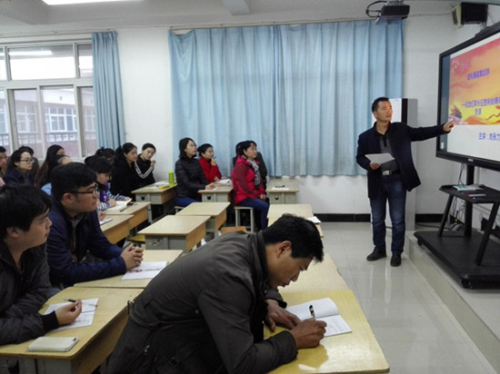 劉永力書記主講，全體黨員和教師參會(huì)聆聽