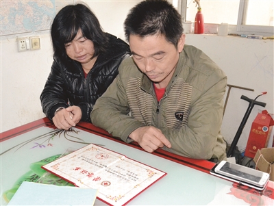 如今，劉圓父母想念女兒時只能看著榮譽證書發(fā)呆