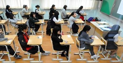 　藝術(shù)生不僅需要專業(yè)課優(yōu)秀，文化課成績也必須達(dá)標(biāo)