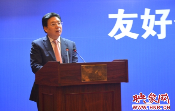 市委副書記、市長李柳身出席簽約儀式并講話