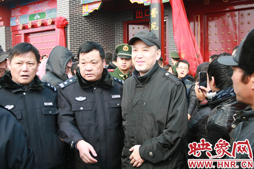 郭達(dá)現(xiàn)身馬街書會現(xiàn)場。