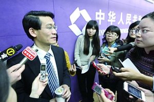 商務(wù)部新聞發(fā)言人表示，月度數(shù)據(jù)出現(xiàn)波動(dòng)是正常的。