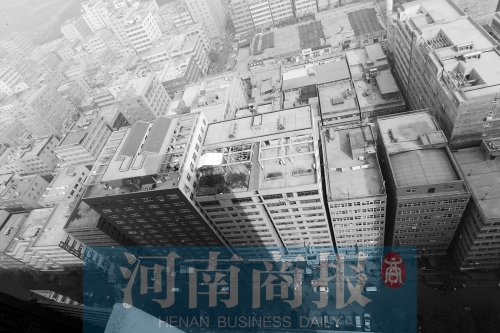 鳥(niǎo)瞰鄭州某城中村，密密麻麻全是樓 記者 鄧萬(wàn)里/攝