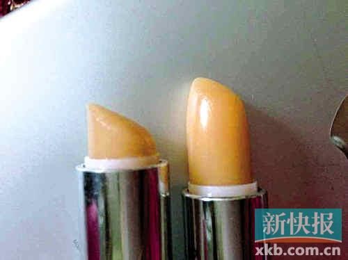 ■蘇小姐將其在專柜和聚美優(yōu)品購買的伊麗莎白雅頓唇膏對比，產(chǎn)品包裝和唇膏顏色明顯不同。