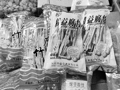 內(nèi)黃腐竹含吊白塊被曝光后，市場上內(nèi)黃產(chǎn)腐竹難覓蹤跡。攤主所售產(chǎn)品大多出自河南許昌和河北保定