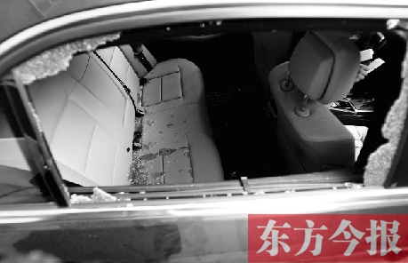 前日晚，鄭州市順河路一家屬院，一輛汽車被撬，物品被盜