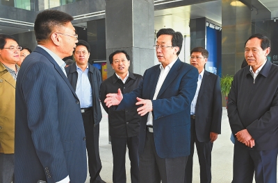 4月9日，省委書記、省人大常委會主任郭庚茂帶隊，在洛陽高新技術產(chǎn)業(yè)集聚區(qū)內(nèi)觀摩考察。