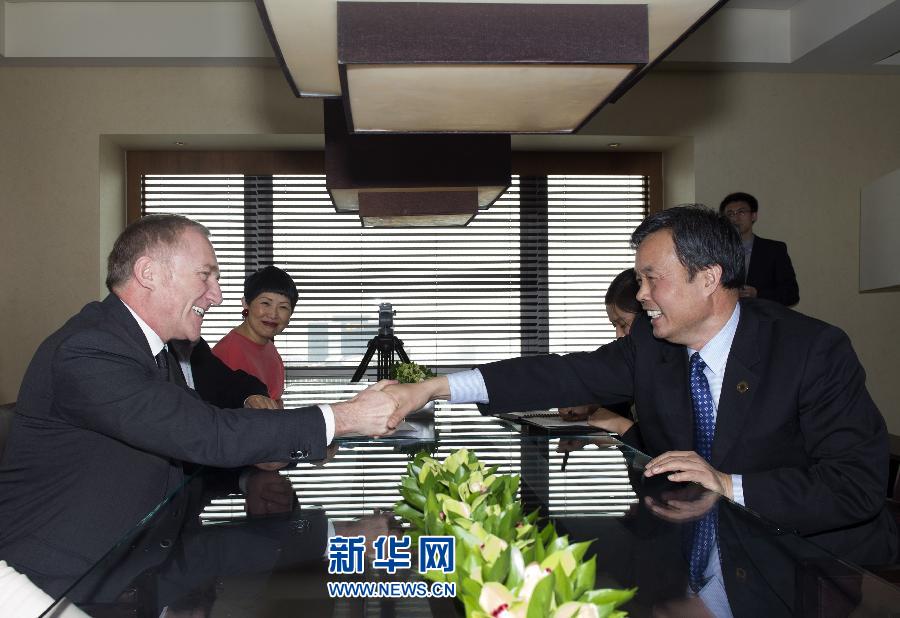 4月26日，國(guó)家文物局副局長(zhǎng)宋新潮代表中方向法國(guó)有關(guān)方面負(fù)責(zé)人表示感謝。當(dāng)日，法國(guó)皮諾家族在北京宣布