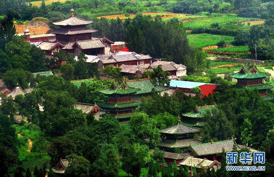 　從少林寺對面的山峰上俯瞰少林寺常住院的全貌(2012年8月4日攝)。
