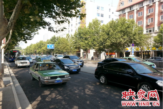 “無車日”仍有許多私家車主選擇開車上路。