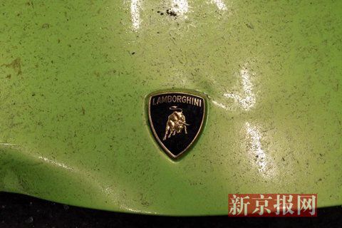 一輛蘭博基尼與一輛法拉利發(fā)生事故，現(xiàn)場(chǎng)狀況慘烈