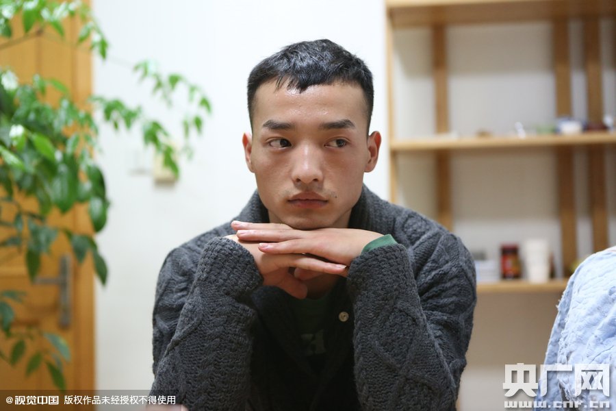 網(wǎng)絡(luò)紅人葉良辰現(xiàn)身浙江臺州，接受記者的專訪。