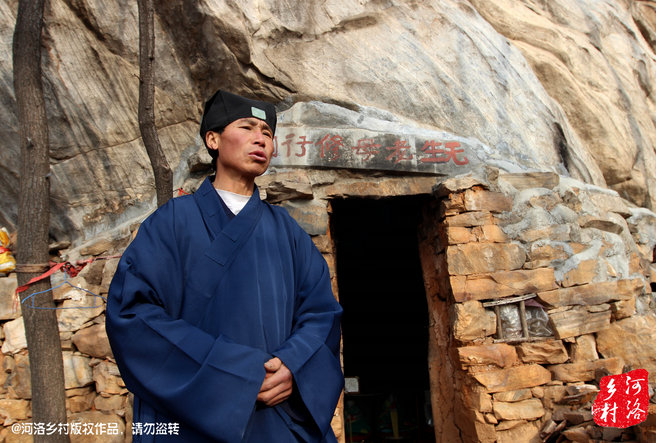在這個山洞住多久，他沒有時間表，他說要看自己的內(nèi)心，修行夠了就離開，如果需要繼續(xù)修行，就從這里“安老病死