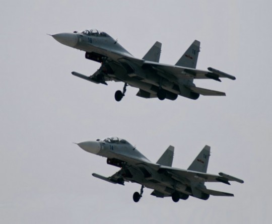 資料圖：解放軍蘇-30戰(zhàn)機編隊飛行。