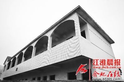 事發(fā)小學(xué)。晨報(bào)記者 高博 攝