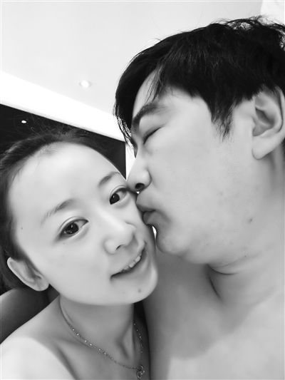 兩人合影。女當(dāng)事人供圖