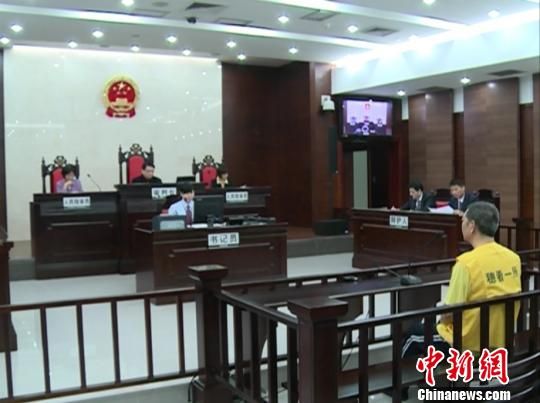 庭審中。 陳啟任 攝