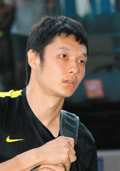 楊智 足球守門員,現(xiàn)效力于北京國安隊(duì),為國家隊(duì)守門員。