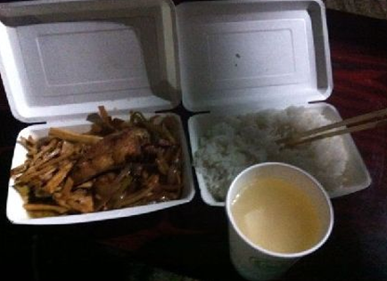 45元的盒飯,三菜一湯。