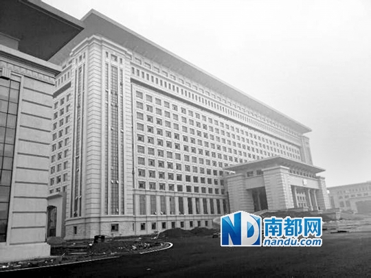 圖片顯示，湖南攸縣新建的發(fā)展中心樓群氣派，廣場龐大。 圖片來源：天涯論壇