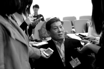 昨天，北京市高院院長慕平接受媒體采訪。京華時(shí)報(bào)記者張斌攝