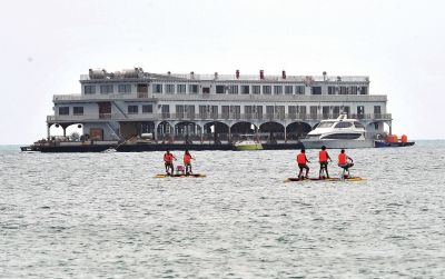 位于三亞市大東海附近海域的海上會所3月22日攝。新華社發(fā)