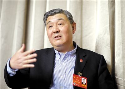 今年全國(guó)兩會(huì)期間，全國(guó)人大代表、浙江高院院長(zhǎng)齊奇接受記者采訪(fǎng)。新京報(bào)記者 陳杰 攝