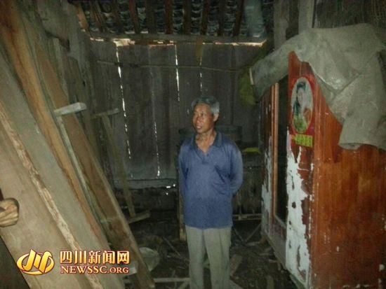 王本余的堂兄王本武向四川新聞網(wǎng)記者介紹王本余還剩下的財(cái)物。